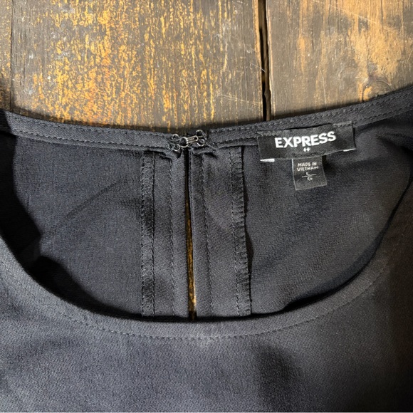 Express Top - Picture 2 of 3